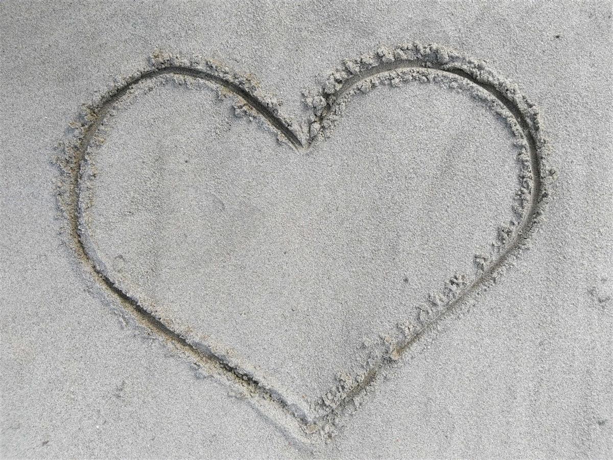 Hjerte i sand - Klikk for stort bilde