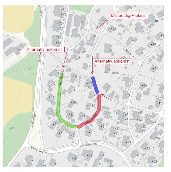 Kartutsnitt av hesteskoen i Breisås. Viser piler på alternativ adkomst til bolighusene. Merket med farge når veien er stengt.  Grønn er Hesteskoen 14 til 2. Rød er 1,3,5,21,19,17. Blå er hesteskoen 15.  - Klikk for stort bilde