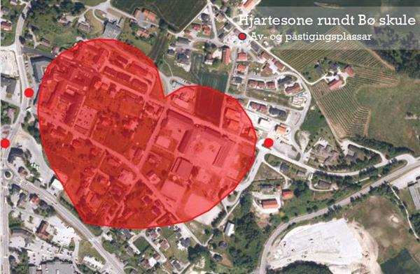 Kartutsnitt av område rundt Bø skule, med stort rødt hjerte over området som er definert som hjertesone. Det er og satt røde prikker der det er på og avstigningsområde. Foto - Klikk for stort bilde